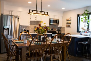 Open kitchen / dining area. Open kitchen / dining area.