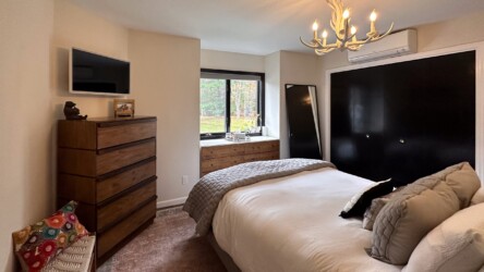 Primary bedroom with full en-suite bathroom. Primary bedroom with full en-suite bathroom.